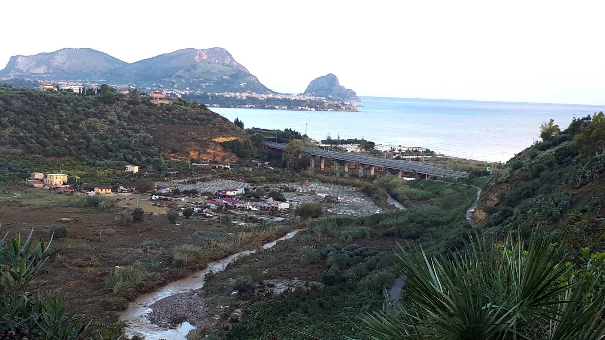 Mueren 12 personas por inundaciones en Sicilia, Italia - inundaciones-sicilia-muertos