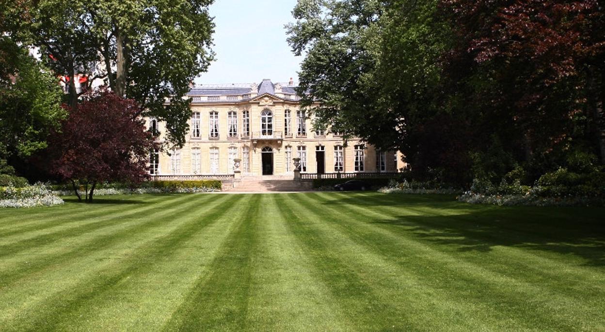 Encuentran muerto a gendarme en jardines de la oficina del primer ministro francés