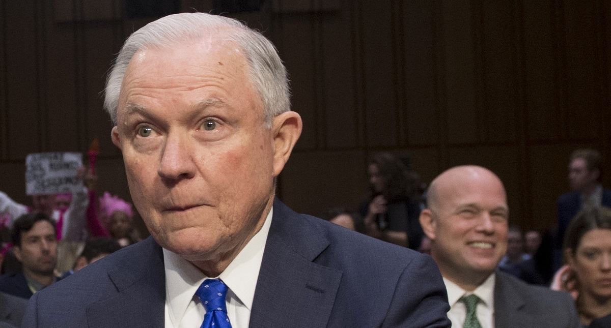 Nombramiento de Whitaker es legal: Departamento de Justicia de EE.UU. - jeff-sessions-y-whitaker