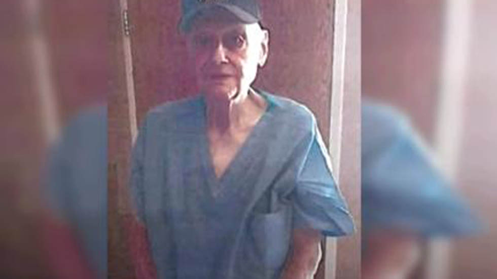 Intenta deshacerse de su padre con Alzheimer mandándolo de viaje - jerry-ellingsen-en-el-hospital