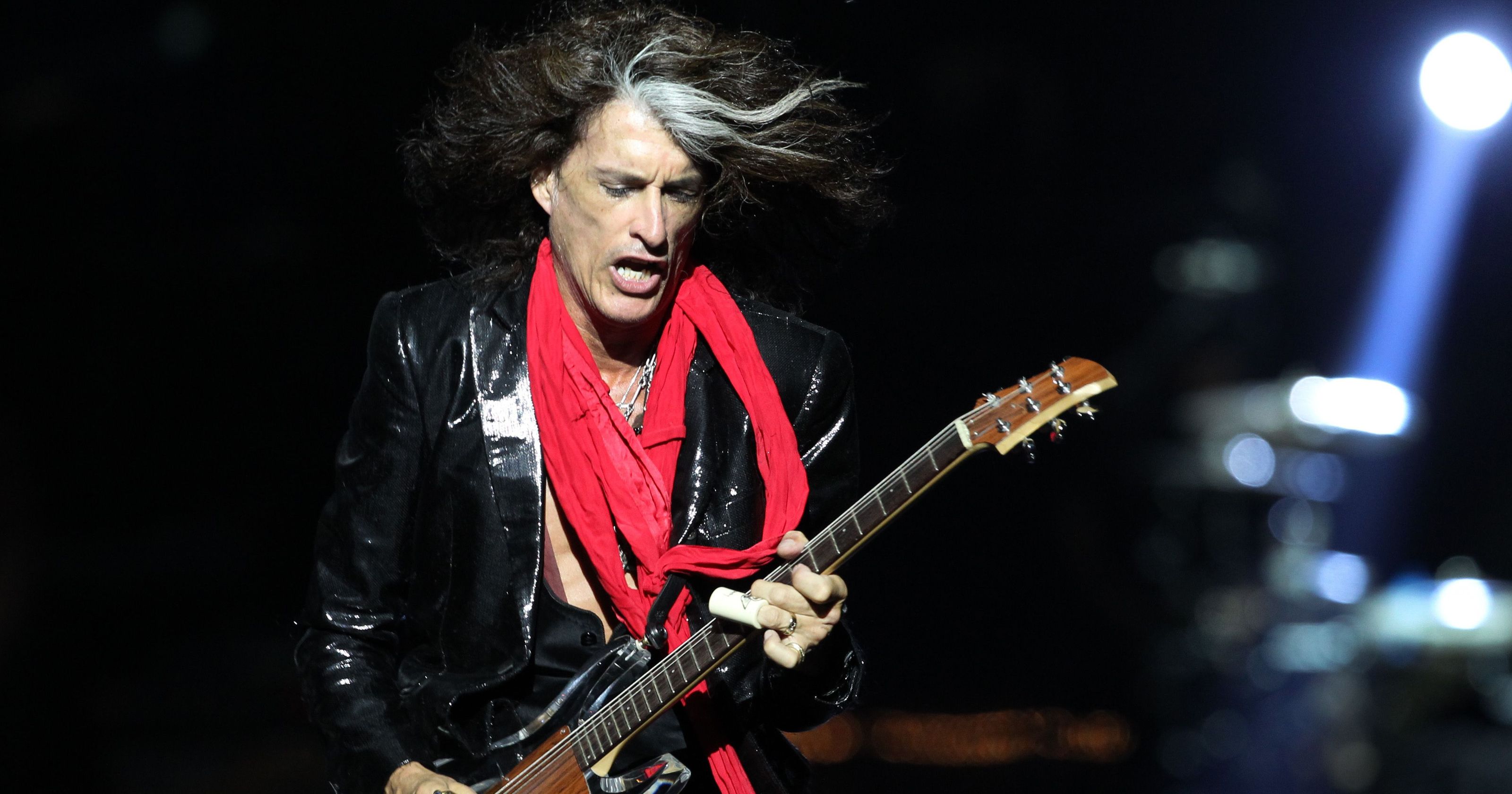 Trasladan al hospital a Joe Perry después de tocar con Billy Joel