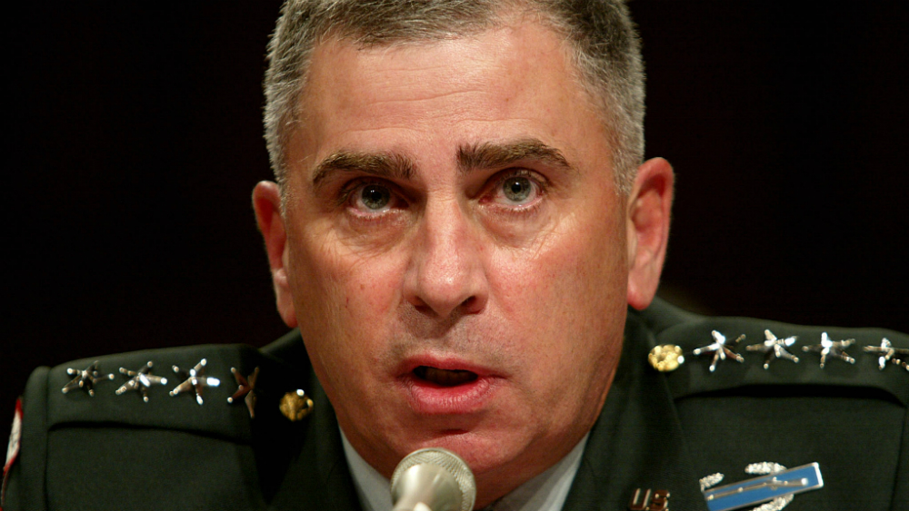 Trump elige a general retirado como embajador en Arabia Saudita