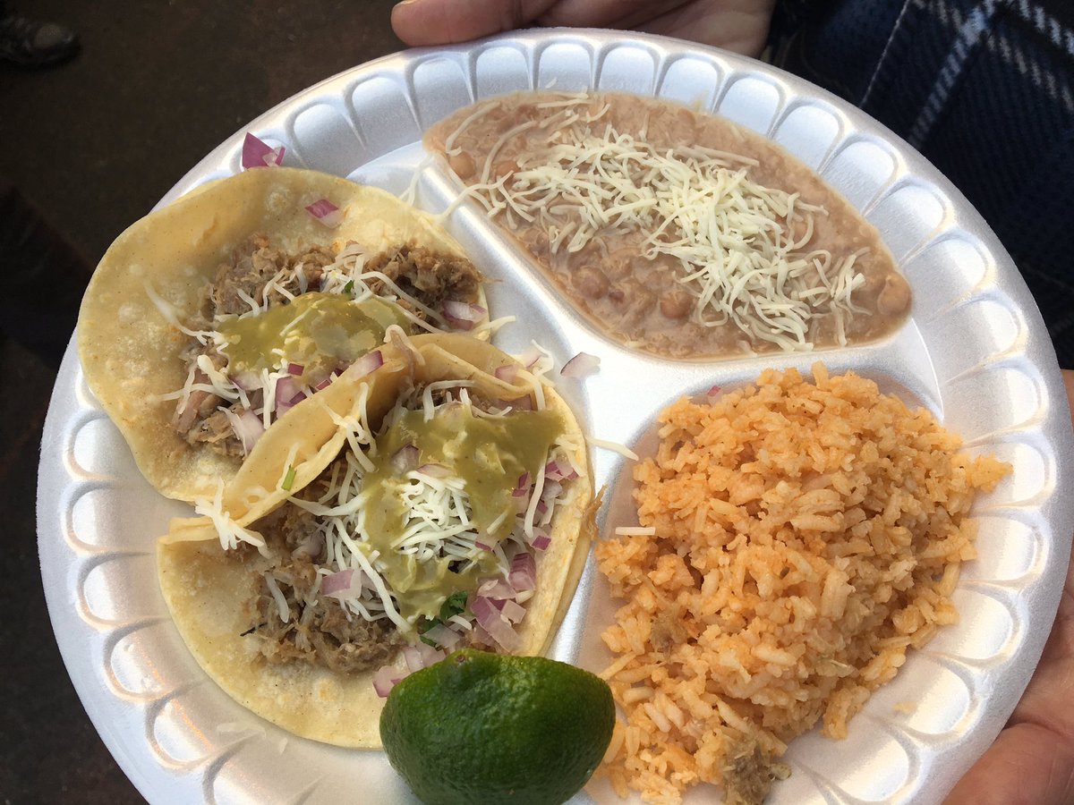 Mexicano dona tacos y tamales a afectados por incendios en California - jose-uriarte-tacos-california-incendios-3