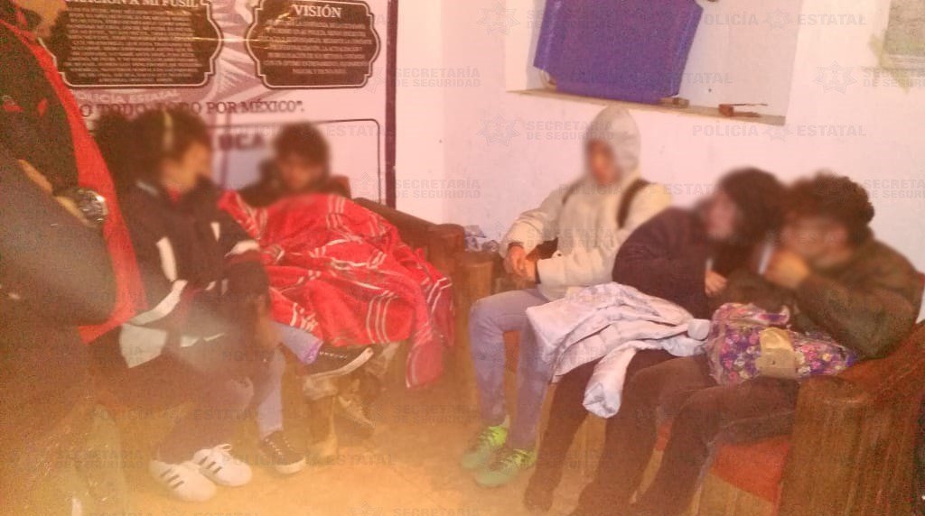 Policías alpinistas rescatan a tres jóvenes en el Nevado de Toluca