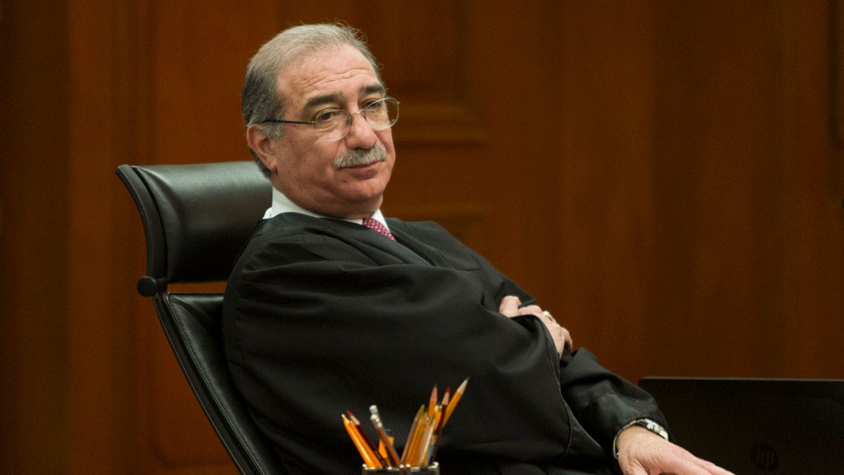 SCJN revisará si los funcionarios pueden ganar más que el presidente SCJN revisará si los funcionarios pueden ganar más que el presidente