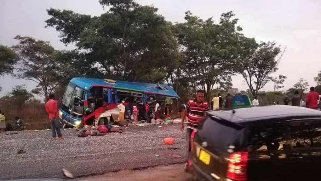 Choque de autobuses mata a 47 personas en Zimbabwe - la-policia-de-harare-confirmo-la-muerte-de-47-personas