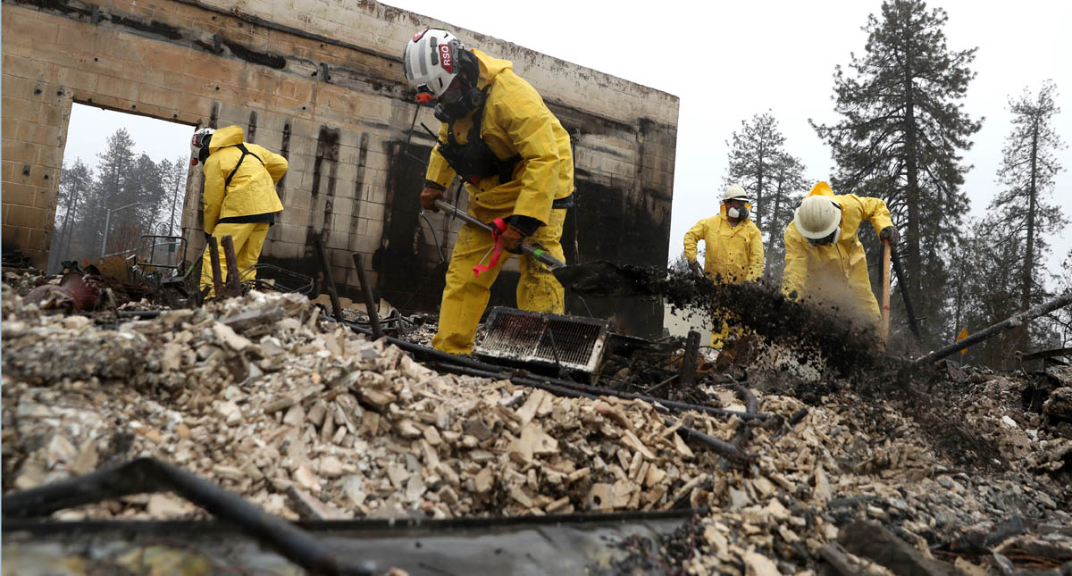 Bomberos de California logran contener al 100 por ciento el Camp Fire