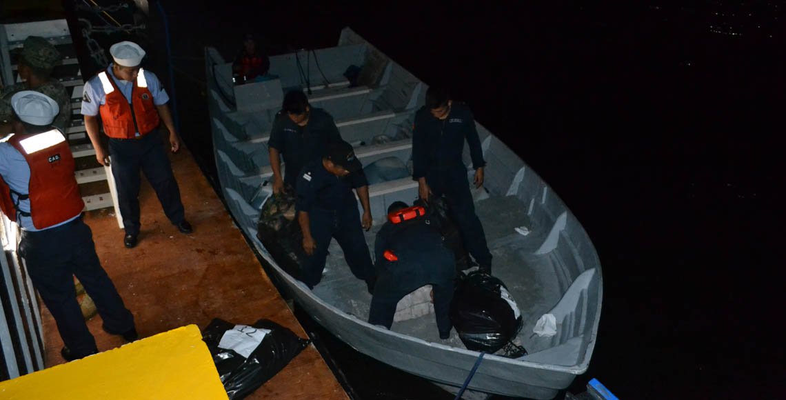 Interceptan lancha con cargamento de cocaína en playa de Guerrero - lancha-3