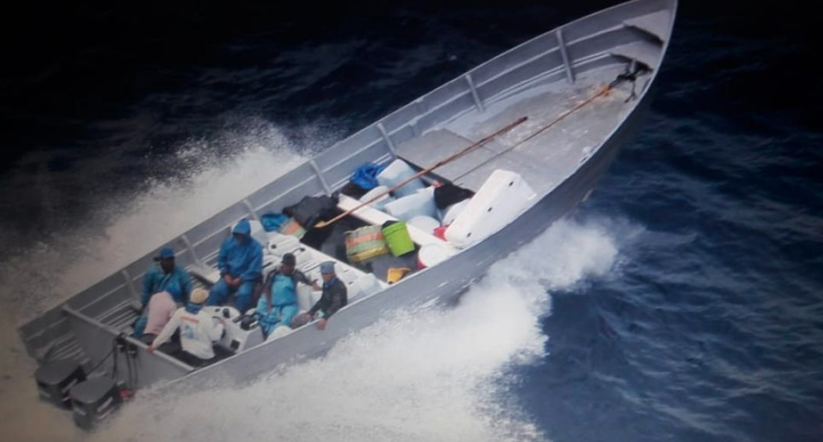 Interceptan lancha con cargamento de cocaína en playa de Guerrero Interceptan lancha con cargamento de cocaína en playa de Guerrero