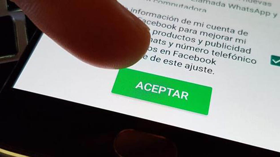 Lo que esconden las “letras chiquitas” al unirse a WhatsApp