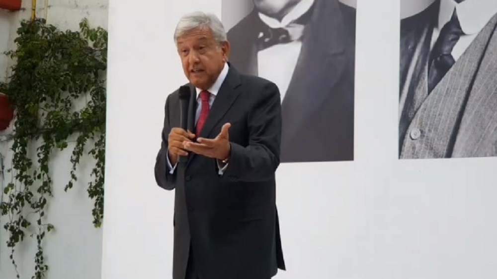 No habrá cambios al marco legal en lo económico y fiscal: AMLO