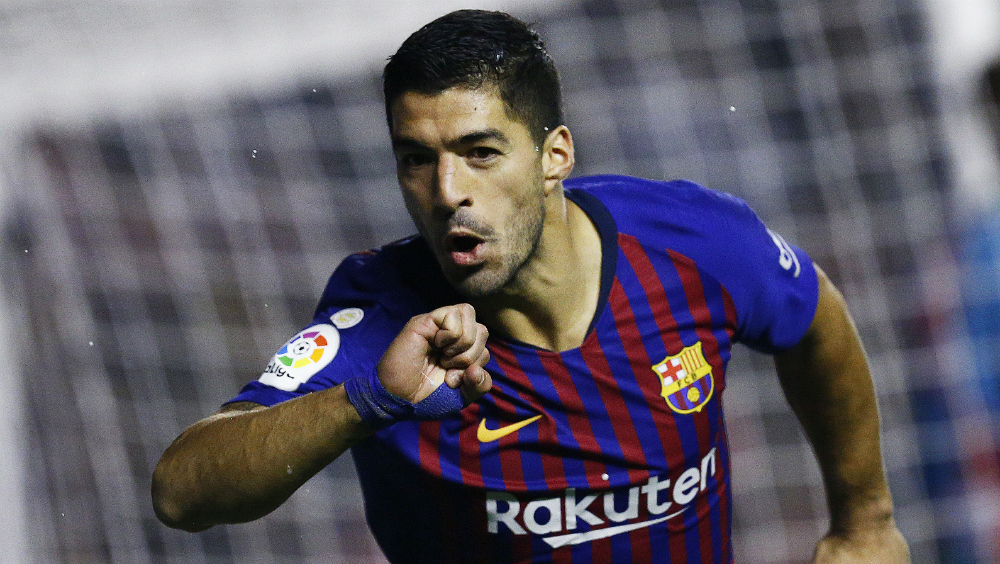 Luis Suárez salva al Barcelona sobre la hora en Vallecas