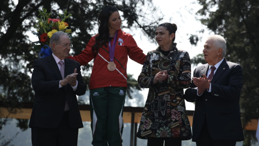 Se cuelga Acosta medalla olímpica de Londres 2012