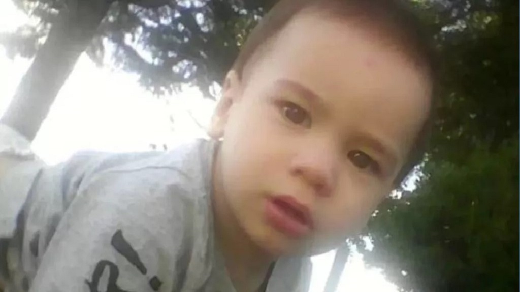 Pescador rescata a bebé al confundirlo con una muñeca - malachi-reeve