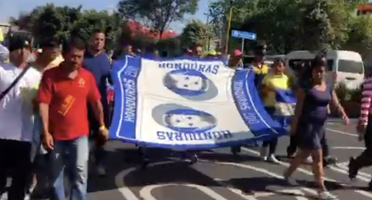 Migrantes llegan a la Oficina del Alto Comisionado de la ONU en Polanco