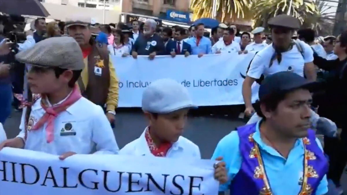 Se pronuncian a favor de las peleas de gallos, jaripeos y toros