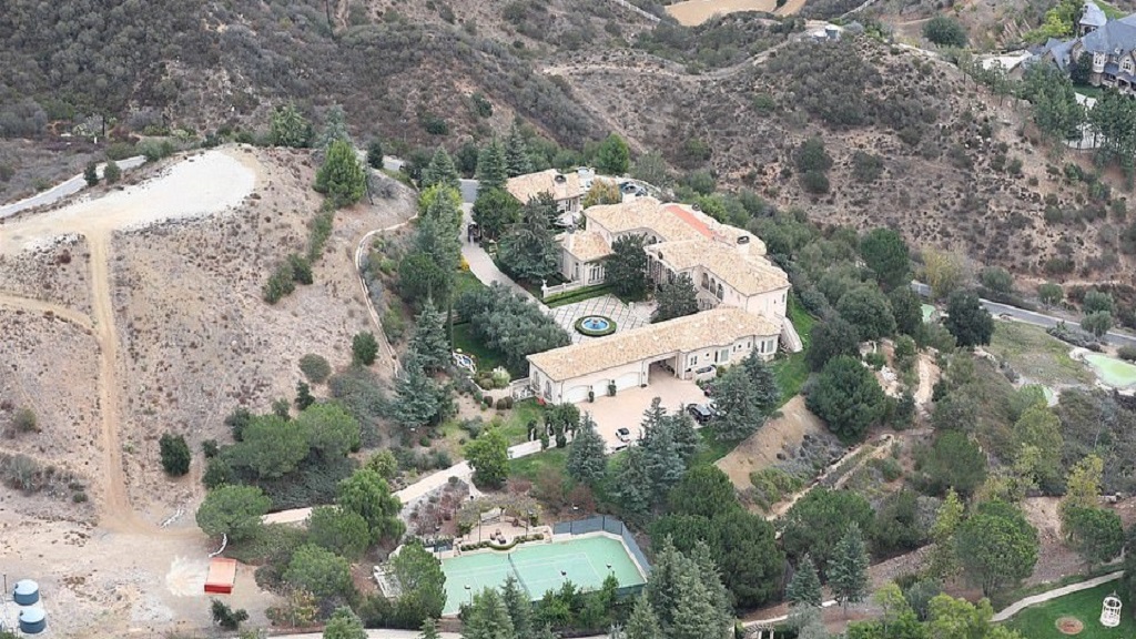 Mansiones de Cher y Britney Spears se salvaron del Woosley Fire - mansion-de-britney-spears