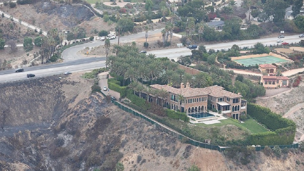 Mansiones de Cher y Britney Spears se salvaron del Woosley Fire - mansion-de-cher