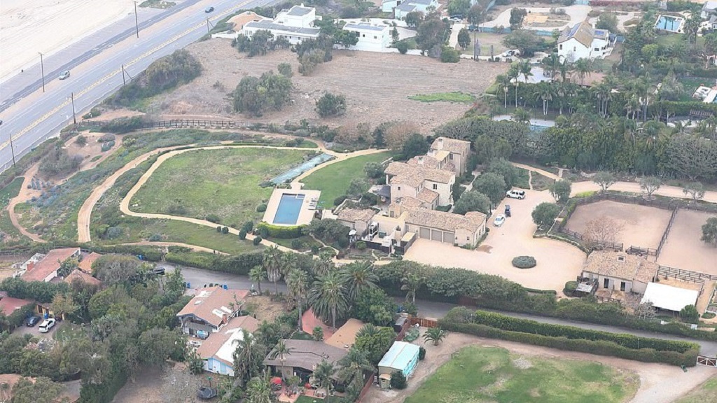 Mansiones de Cher y Britney Spears se salvaron del Woosley Fire - mansion-de-lady-gaga