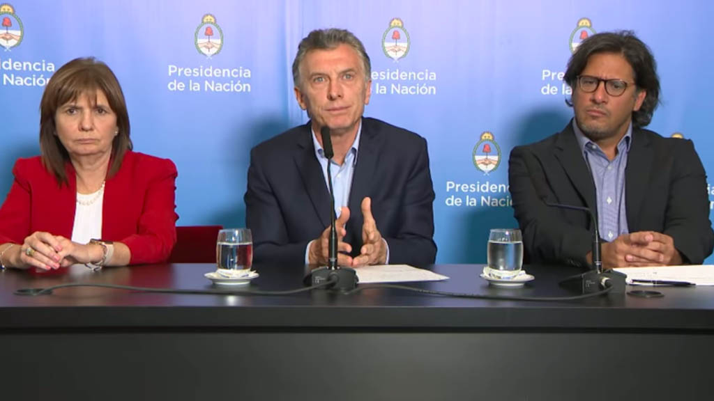 El futbol es maravilloso y no amerita comportamientos salvajes: Macri