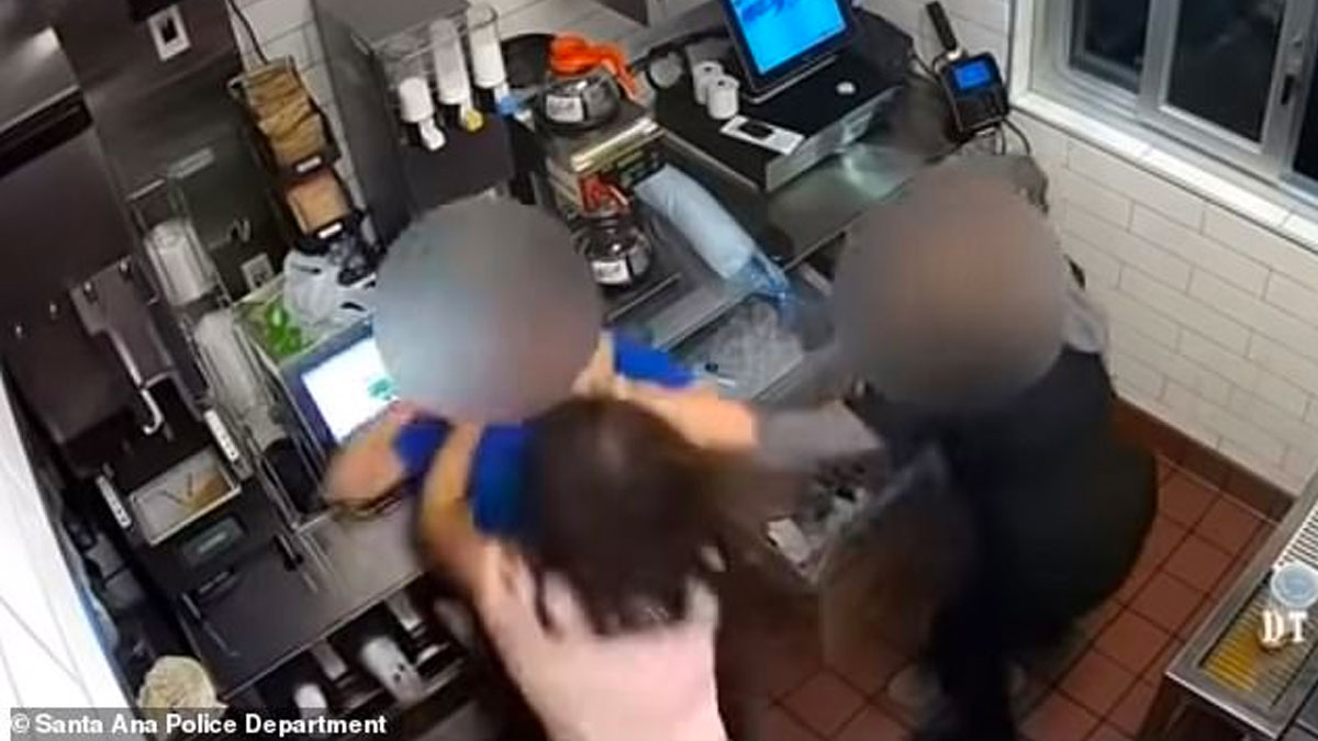 #Video Mujer golpea a gerente de McDonald’s porque no le dieron catsup