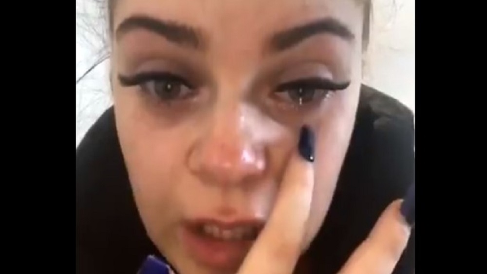 #Video Joven sufre ceguera temporal tras ponerse pestañas postizas