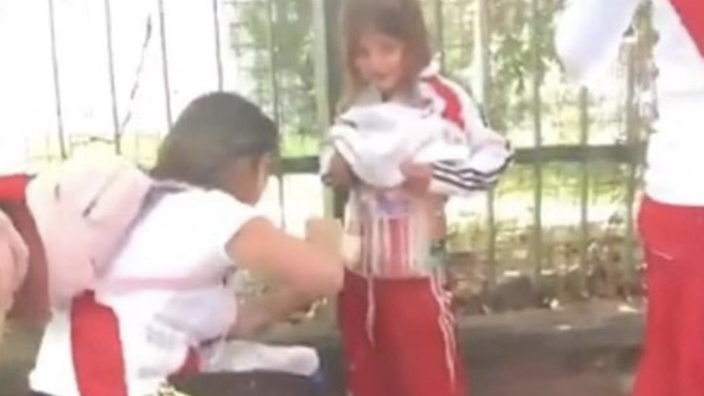 Detienen a mujer que adhirió bengalas en menor para intriducirlas al River-Boca