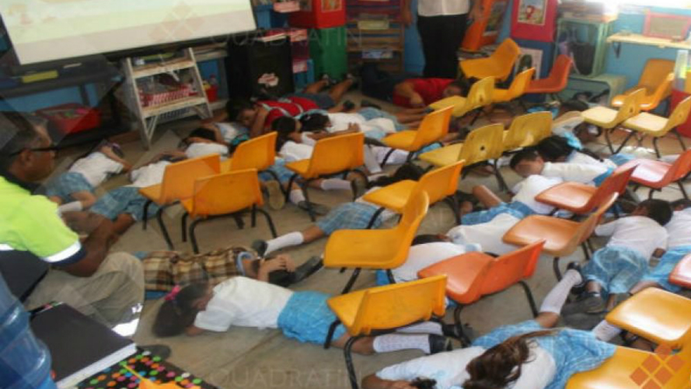 Enseñan a niños a tirarse al piso durante balaceras en kínder de Guerrero