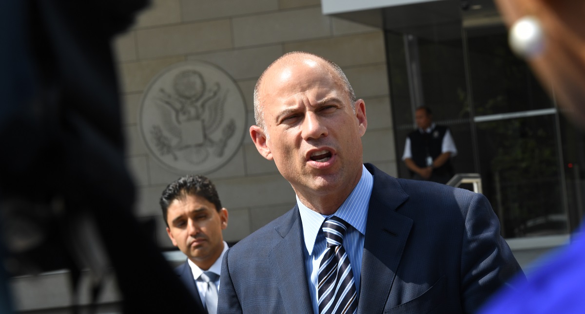 Arrestan a abogado de Stormy Daniels por violencia doméstica
