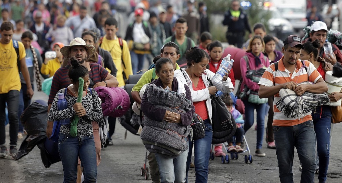 Europa estudia asistir a caravana migrante