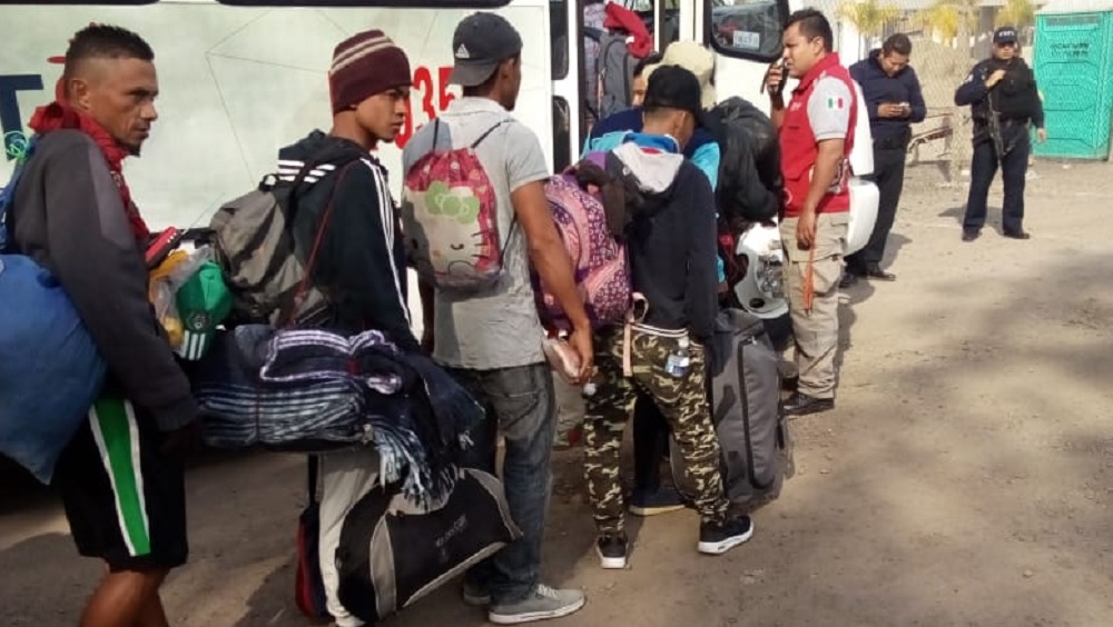 Al menos 200 migrantes de primera caravana arriban a Guanajuato