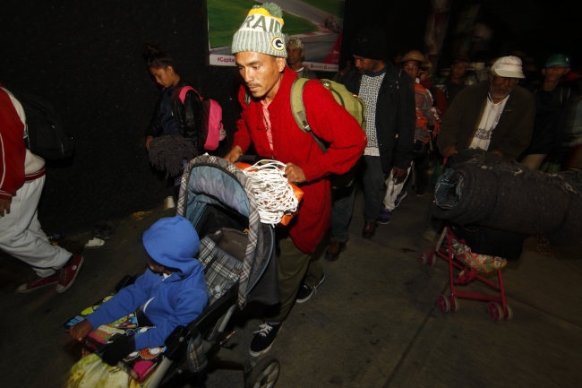 Caravana migrante deja Magdalena Mixhuca y avanza hacia Querétaro - migrantes-mixhuca1