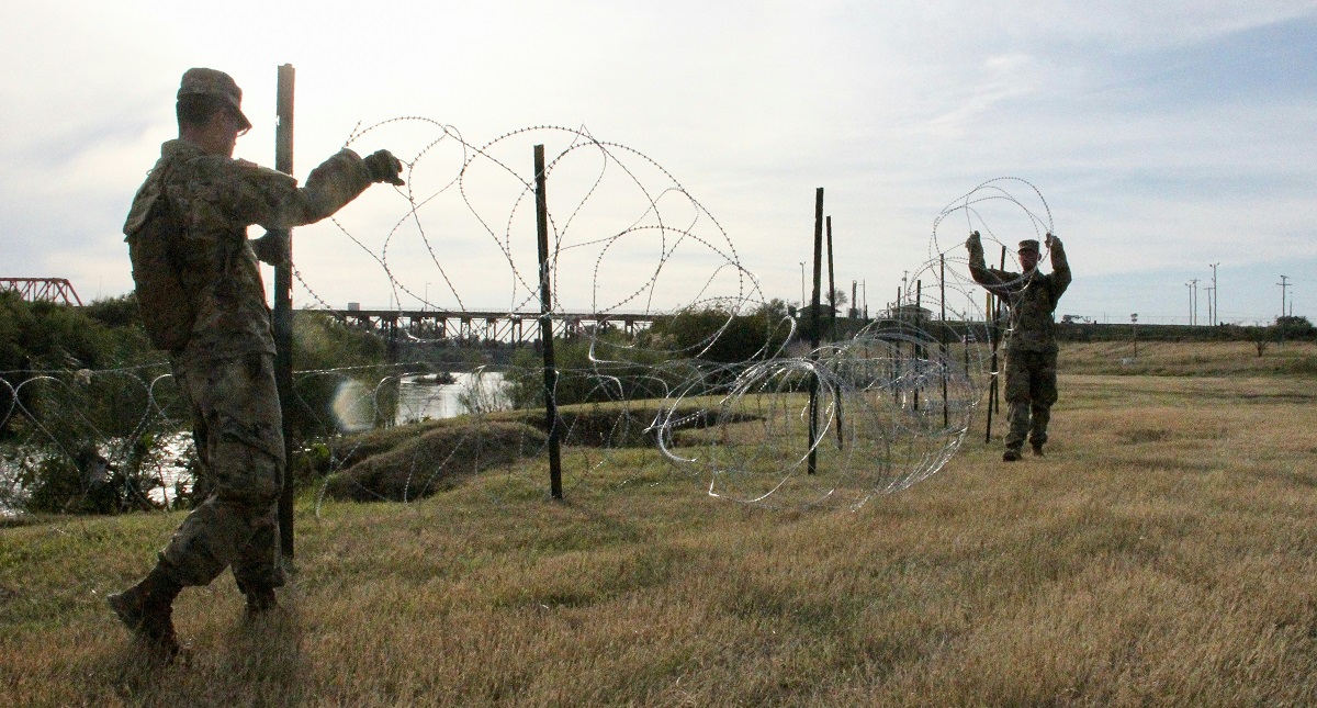 Ciudad de Texas prevé afectación por alambre de púas en frontera