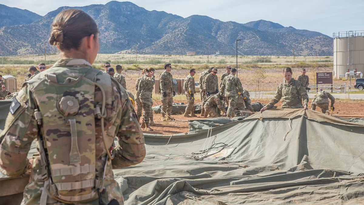 Inicia el arribo de soldados estadounidenses a la frontera con México