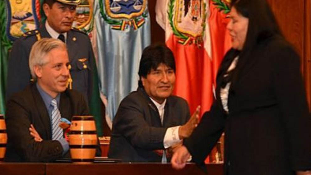 Diputada admiradora de Bolsonaro peleará presidencia de Bolivia - momento-en-que-pierola-niega-saludo-a-evo-morales