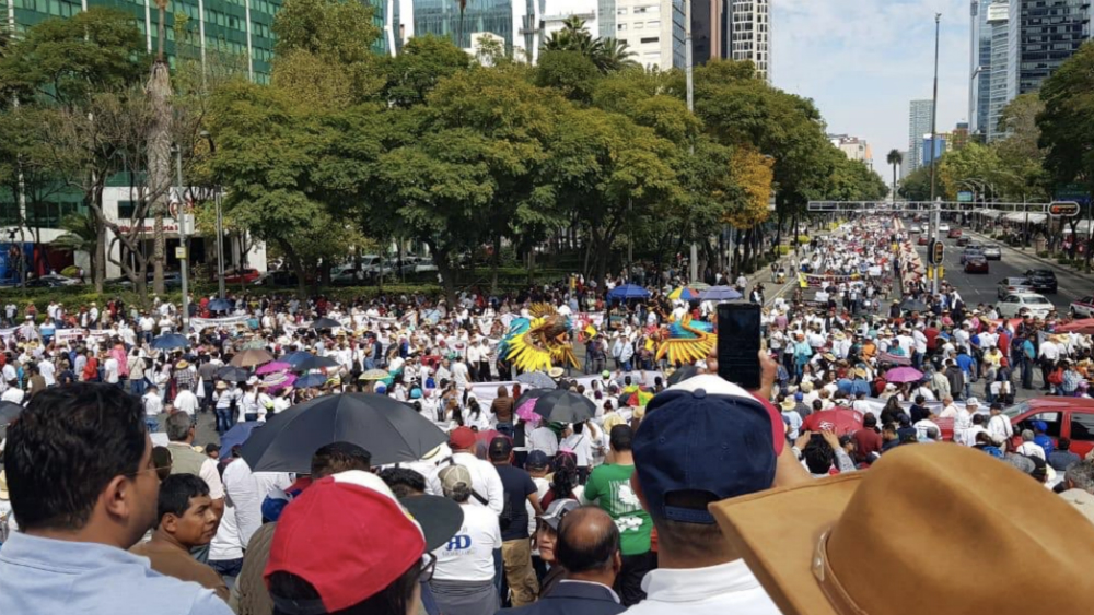 Conservar tradiciones como jaripeo, toros y gallos piden a próximo gobierno - monumento-a-la-revolucion-manifestacion-toros-galleros-jaripeo-2