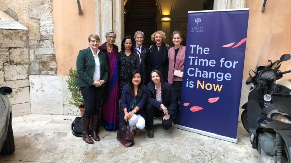 Mujeres abusadas por clérigos rompen el silencio en Roma - mujeres-victimas-que-participaron-en-conferencia-de-voces-de-fe