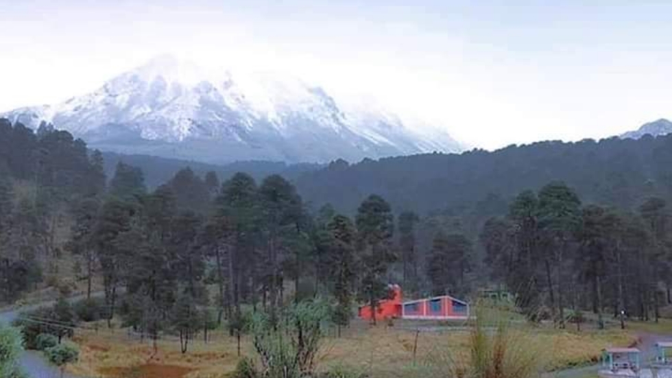 El Nevado de Toluca se cubre de blanco en pleno otoño