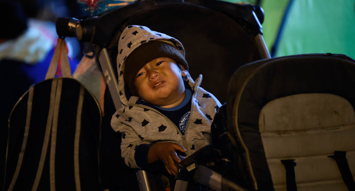 Influenza, tuberculosis y prediabetes acechan a caravana migrante - nino-migrante-en-qro