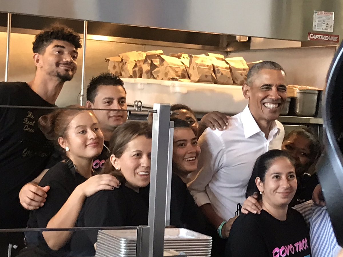 #Video Barack Obama come tacos de cochinita