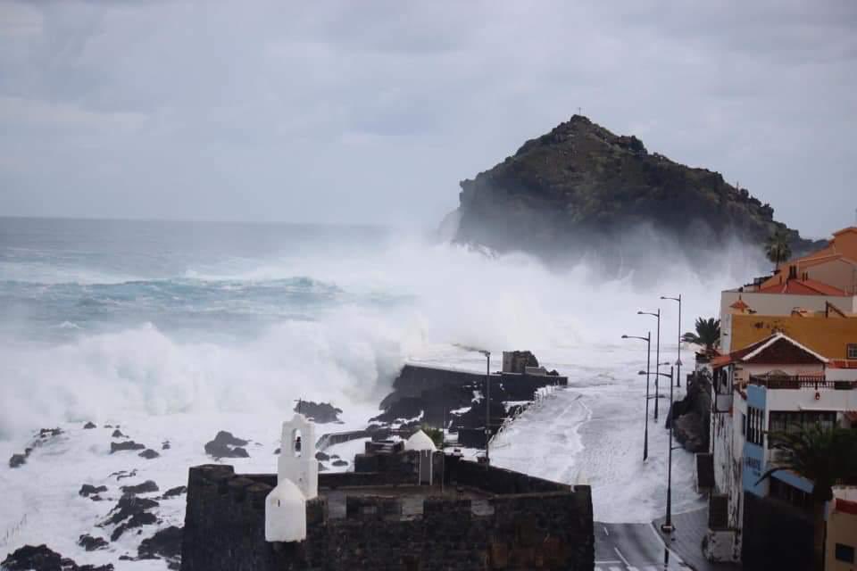 #Video Olas de más de 6 metros azotan Tenerife