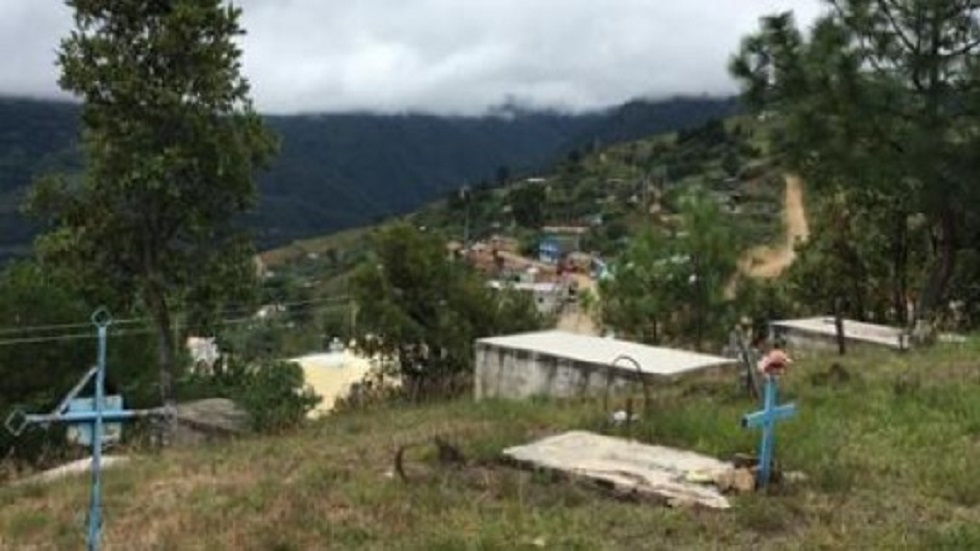 Jóvenes de La Montaña de Guerrero se suicidan con herbicida - panteon-de-zilacayotitlan