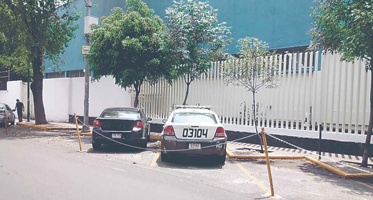 Captan a policías capitalinos secuestrando a empresario - patrulla-involucrada-en-el-secuestro-de-hombre