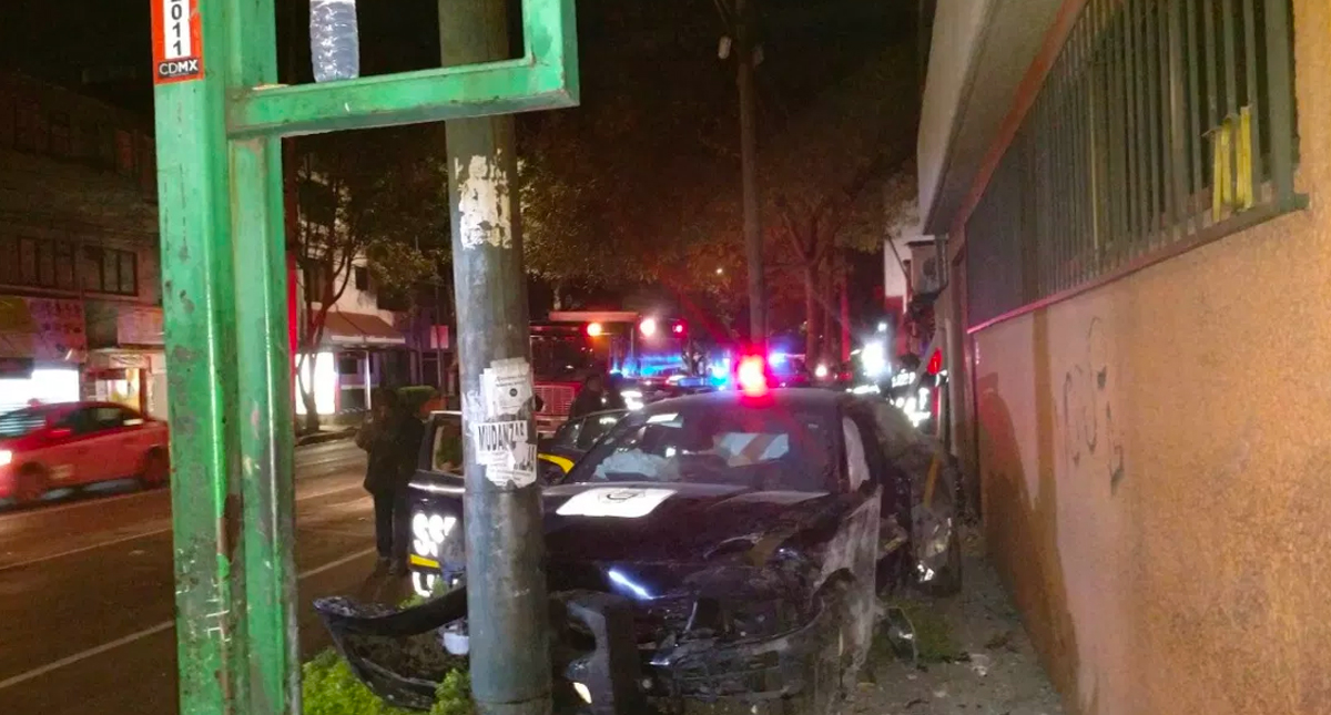 #Video Patrulla se impacta contra casa en la Del Valle