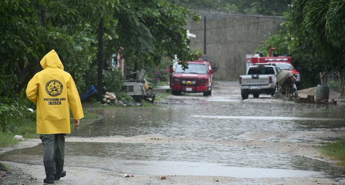 Denuncia edil de Tomatlán falta de ayuda estatal tras paso de Willa - pc-tomatlan