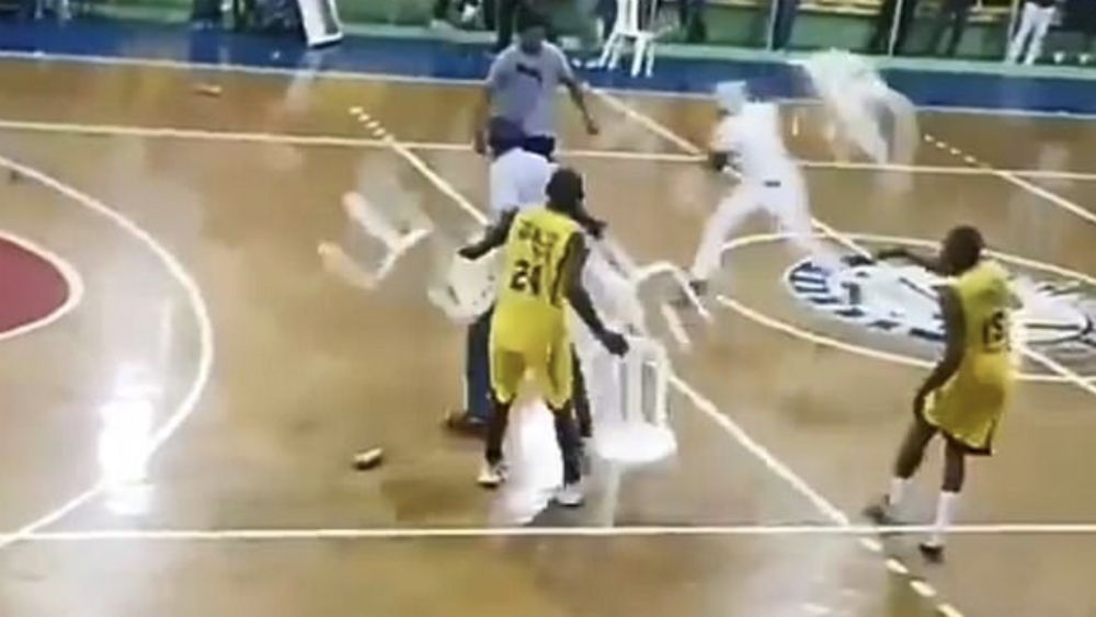 #Video Batalla campal en torneo de básquetbol en República Dominicana