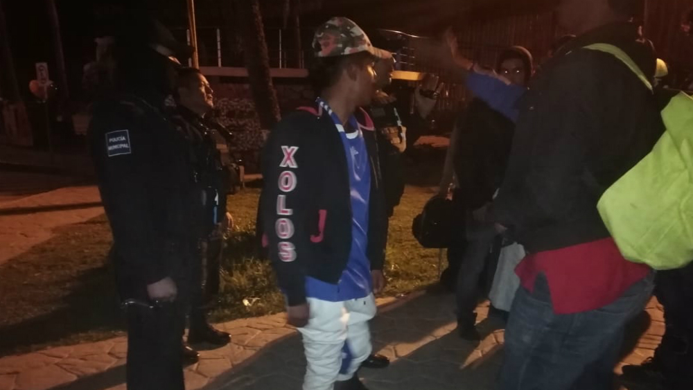 Ciudadanos de Tijuana se enfrentan con migrantes - pelea-migrantes-residentes-tijuana-3