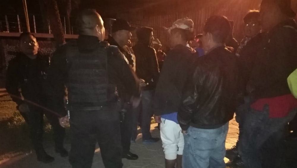 Ciudadanos de Tijuana se enfrentan con migrantes - pelea-migrantes-residentes-tijuana