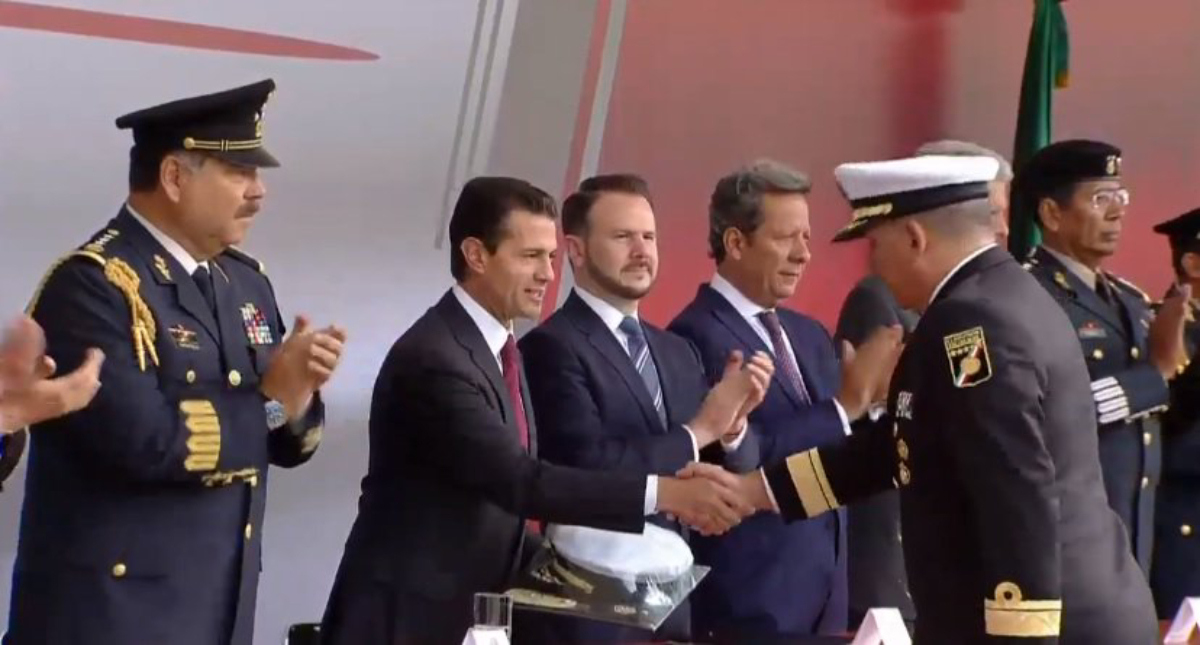 Peña Nieto pide al Estado Mayor ser leales a nueva etapa del país