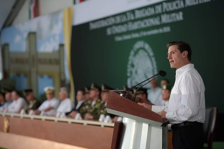 Peña Nieto pide al Estado Mayor ser leales a nueva etapa del país - pena-nieto-guardias-presidenciales